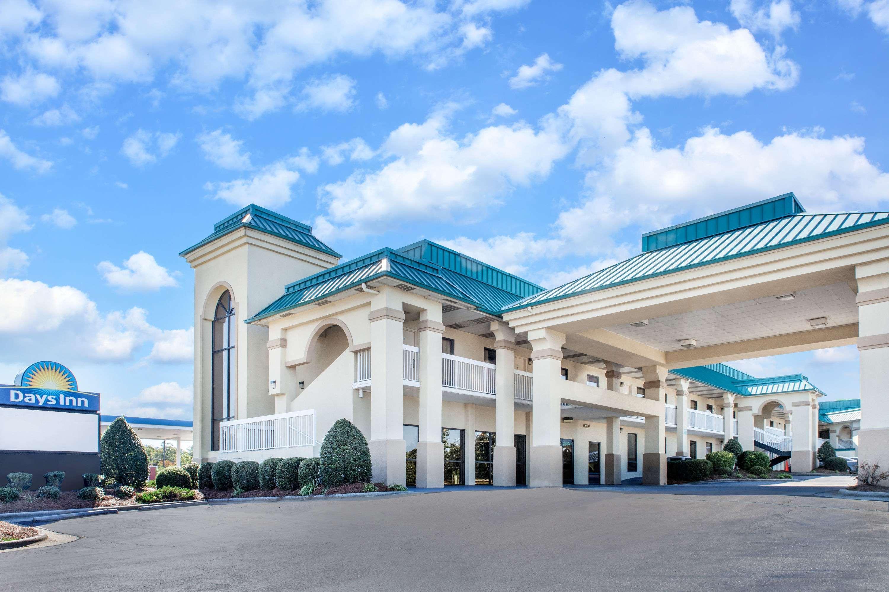 Days Inn By Wyndham Saint Pauls Exterior photo